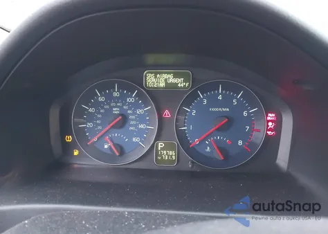 2011 Volvo C30 T5/T5 R-Design z USA, uszkodzony, nr VIN YV1672MK2B2201333